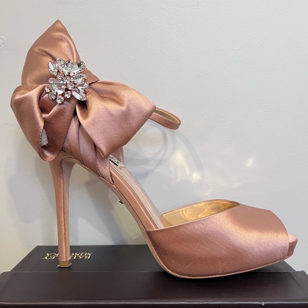 BADGLEY MISCHKA Women's Samra Embellished Satin Bow Platform Pumps 7,5 EUC